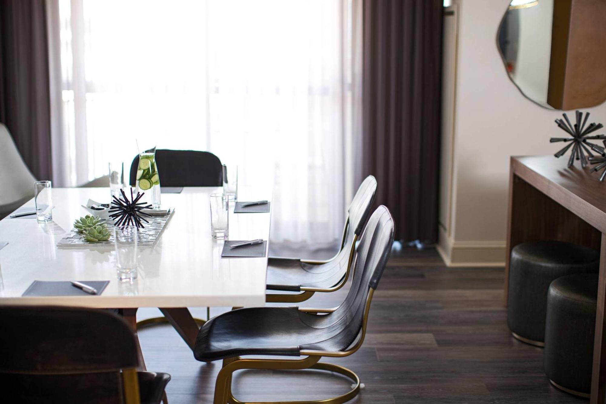 Renaissance Raleigh North Hills Hotel Bagian luar foto