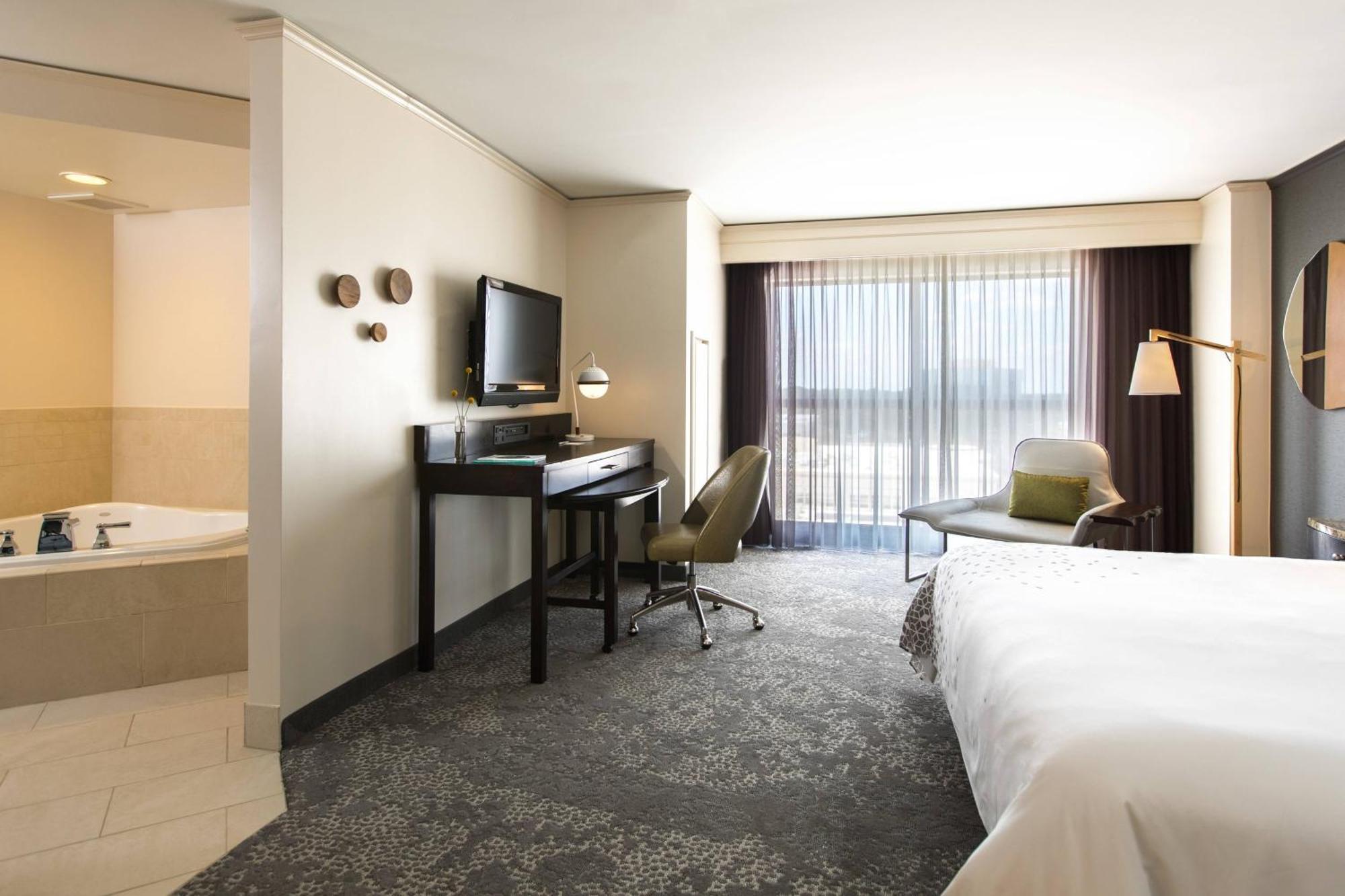 Renaissance Raleigh North Hills Hotel Bagian luar foto