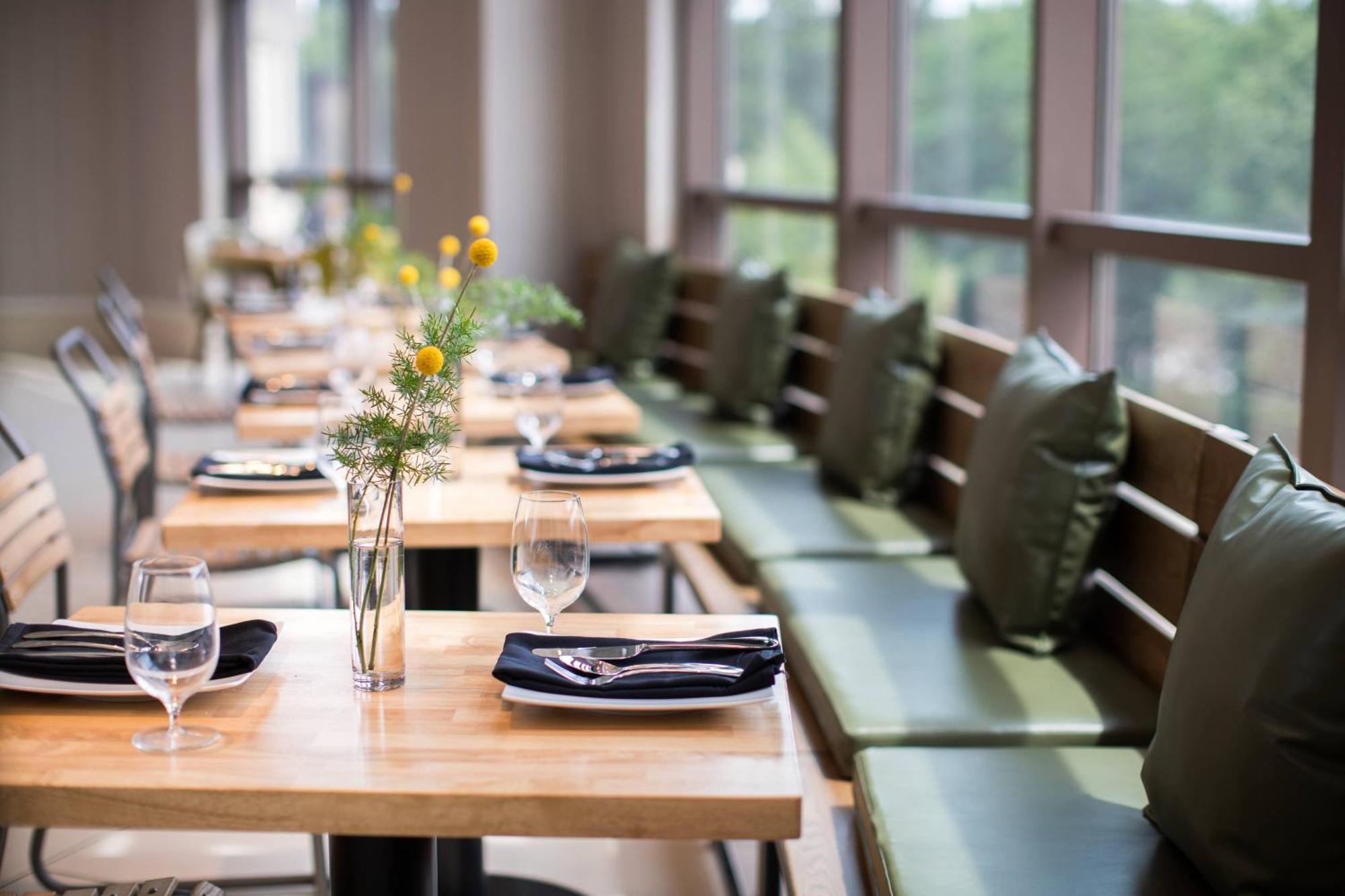 Renaissance Raleigh North Hills Hotel Bagian luar foto