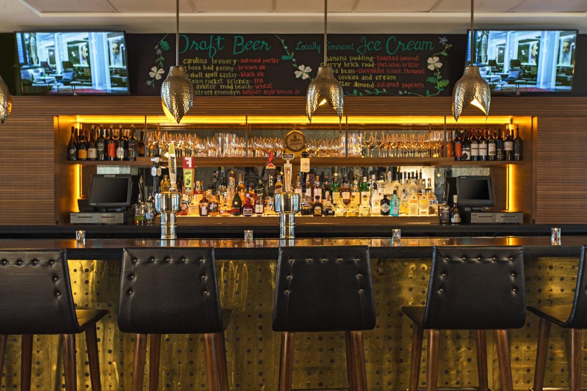 Renaissance Raleigh North Hills Hotel Bagian luar foto